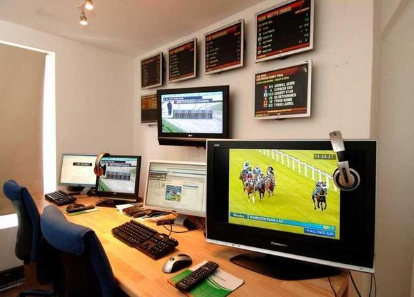 horse racing monitors